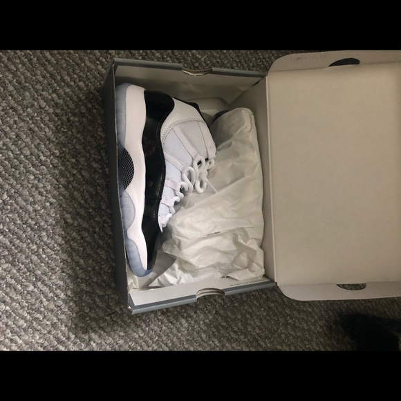 COPY - New Size4 Boys Jordan 11 Retro Concord (20… - Picture 3 of 8